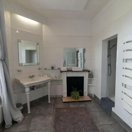 Appartement De 2 Au 1er Etage *