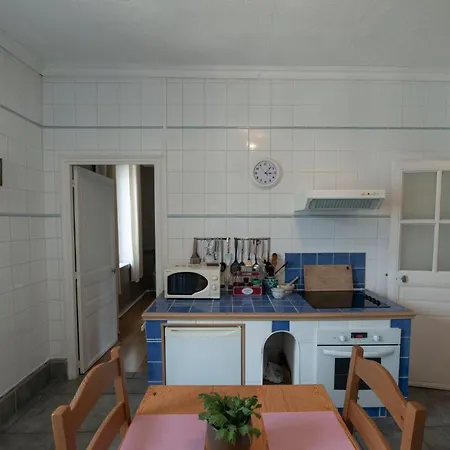De 2 Au 1er Etage Appartement *