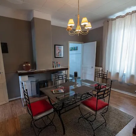 Апартаменти De 2 Au 1er Etage Каркассонн